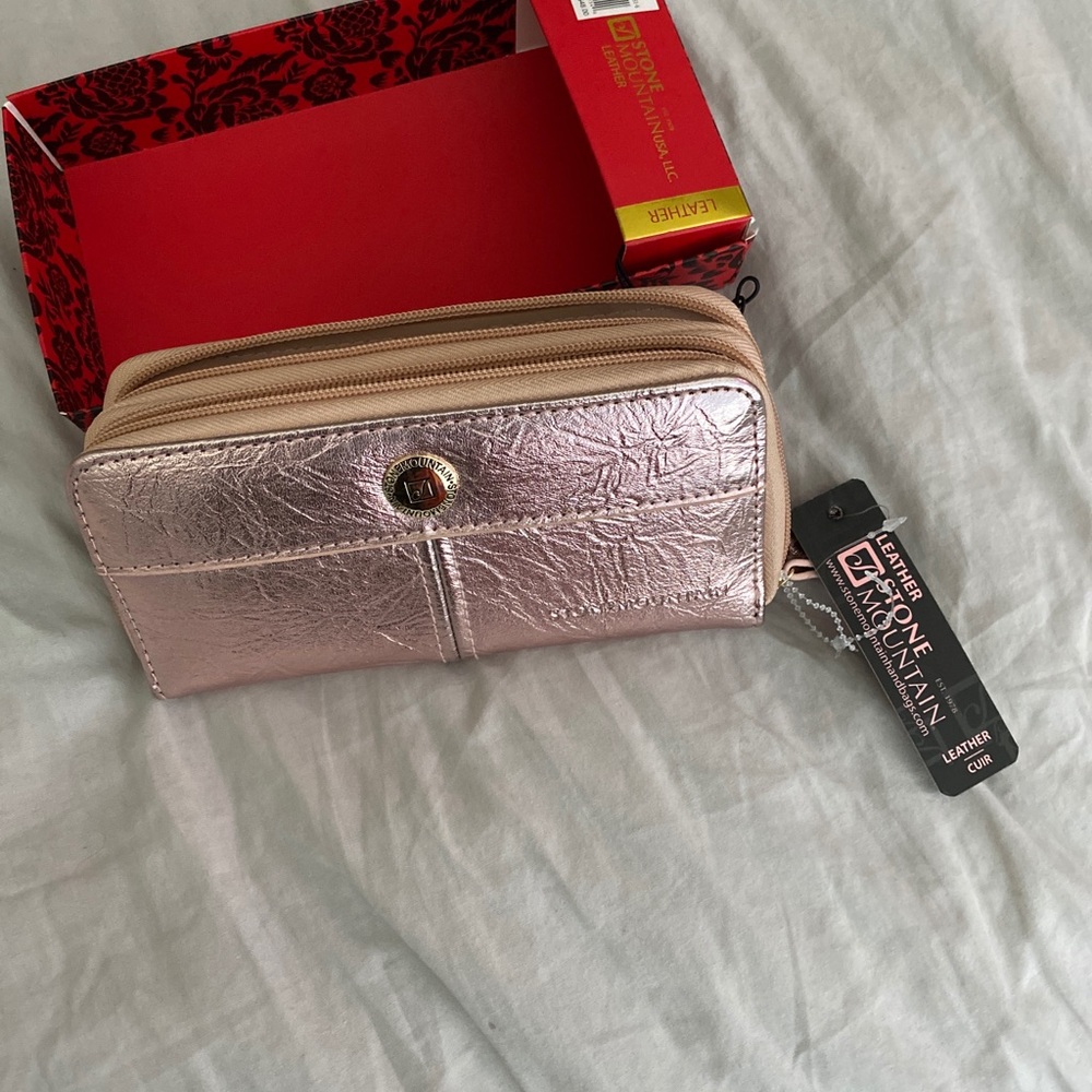 NWT Stone Mountain Wallet